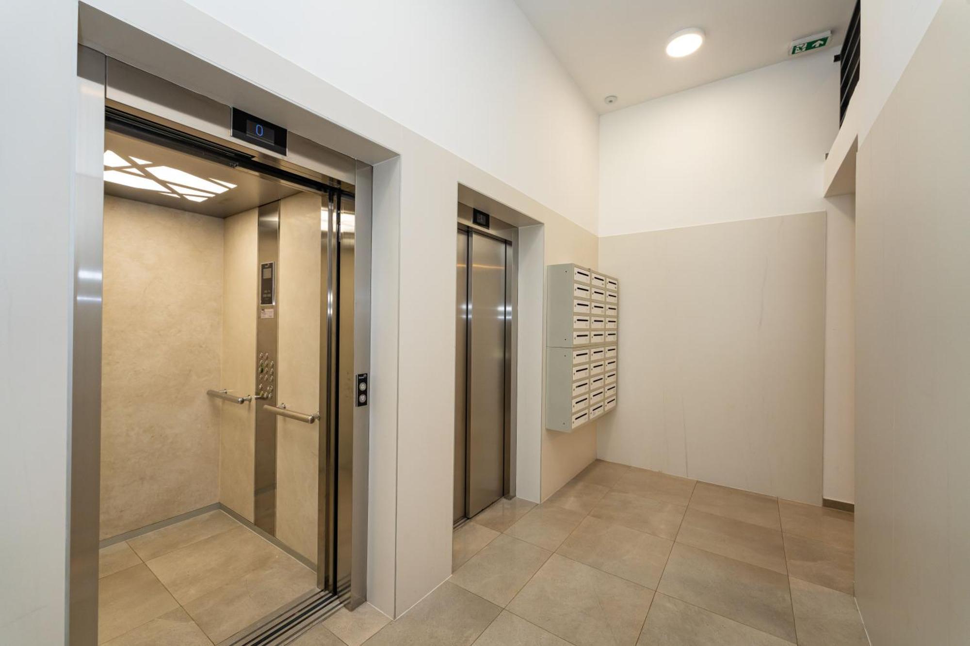Apartamento D-apartment - With Garage And Balcony *